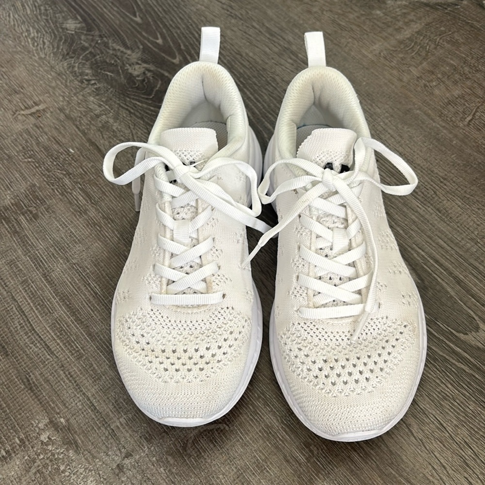 APL techloom pro white sneakers- low mileage